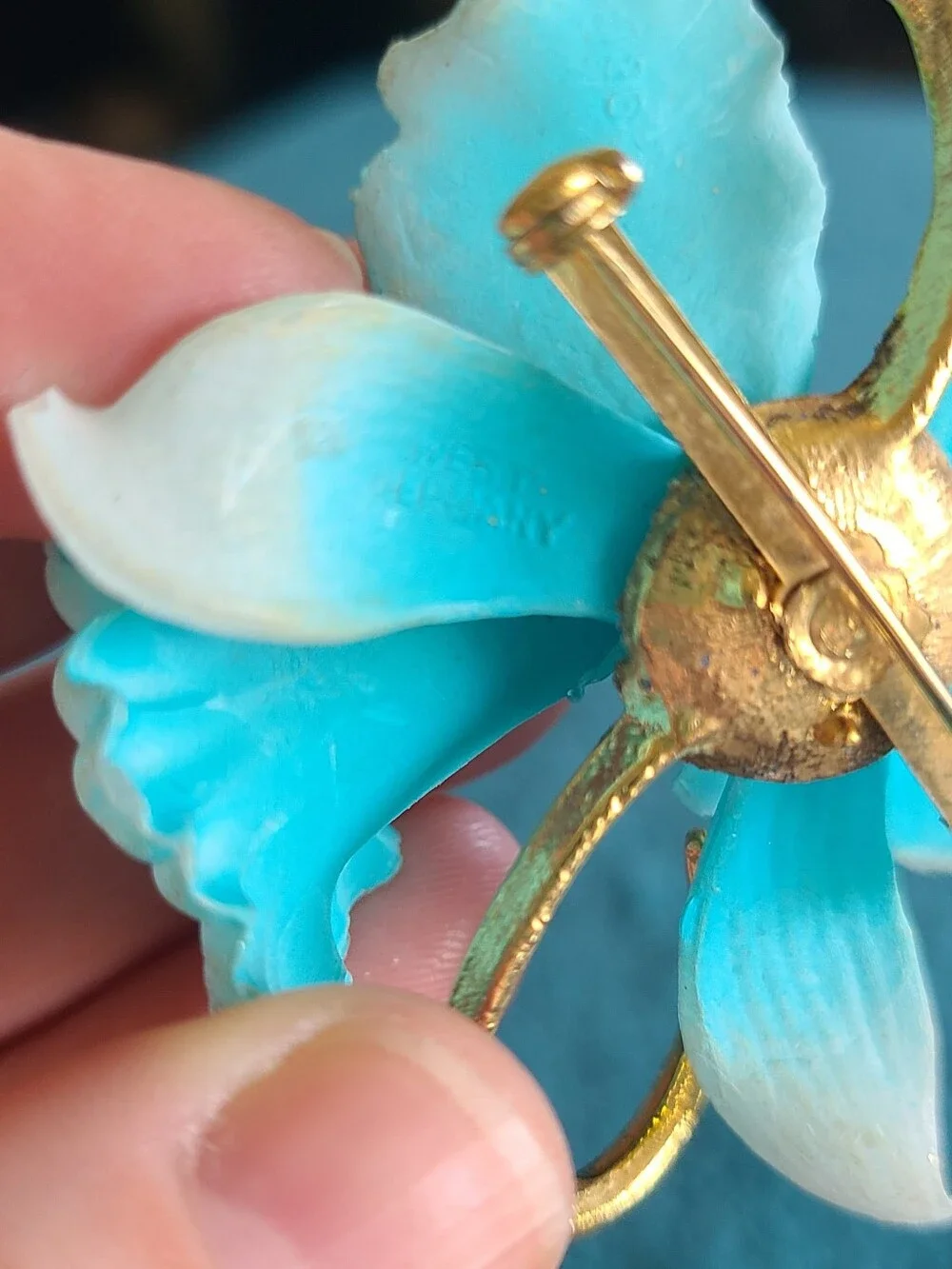 Vintage Turquoise Floral Brooch with Gold Accents